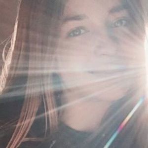 Laura Kumpen, 22 (TikTok Star)