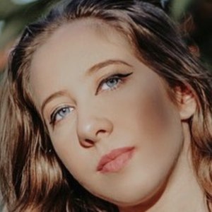 Laura Paiva, 21 (TikTok Star)