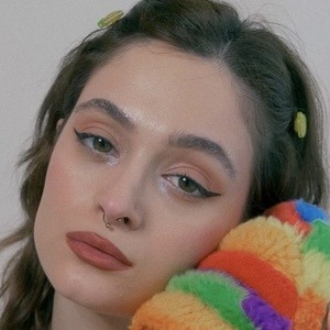 Laura Ribeiro, 34 (Instagram Star)