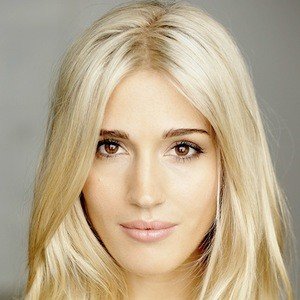 Laura Wilde, 35 (Guitarist)