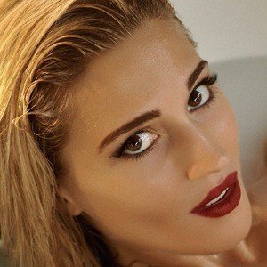 Laura Wilde, 35 (吉他手)