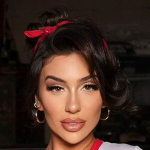 Lauren Blake image 3