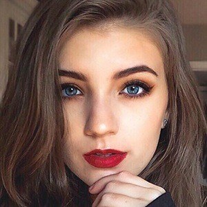 Lauren Bonnell, 28 (流行歌手)