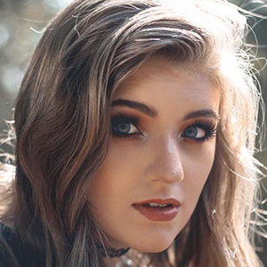 Lauren Bonnell, 28 (Pop Singer)