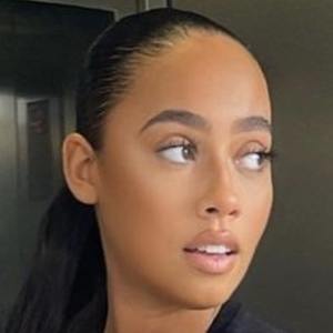 Lauren Bowry, 22 (流行歌手)