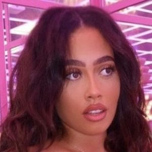 Lauren Bowry, 24 (流行歌手)