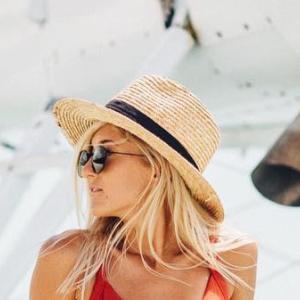 Lauren Bullen, 30 (Blogger)