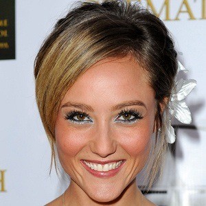 Lauren C. Mayhew, 39 (Attrice TV)