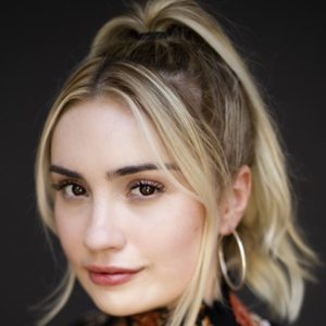 Lauren Quinn, 27 (TV Actress)