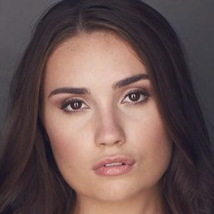 Lauren Quinn, 27 (TV Actress)