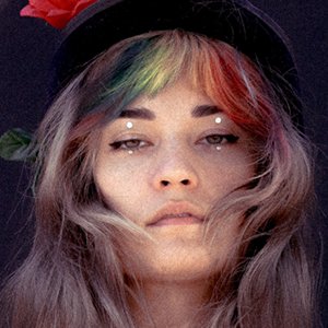 Lauren Ruth Ward, 35 (摇滚歌手)