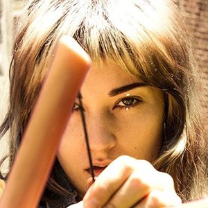 Lauren Ruth Ward, 37 (搖滾歌手)