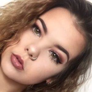 Lauren Thalia, 25 (流行歌手)