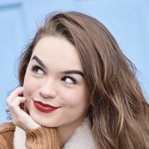 Lauren Yakima, 24 (Vũ công)