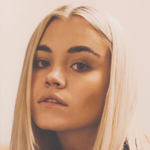 Lea Heart image 4