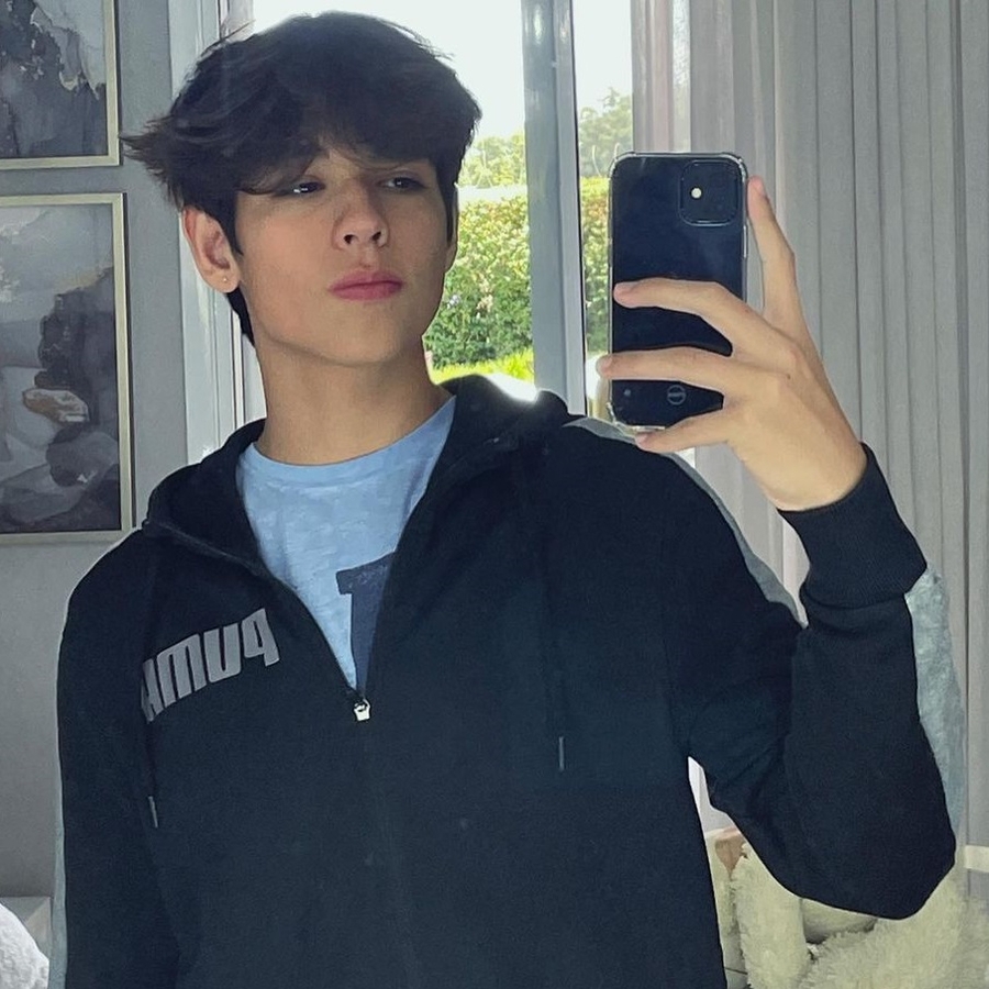 Leo Alves, 18 (TikTok Star)