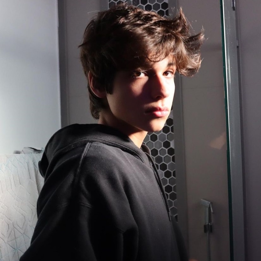 Leo Alves, 18 (TikTok Star)