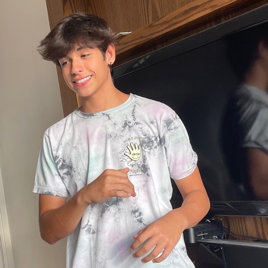 Leo Alves, 18 (TikTok明星)