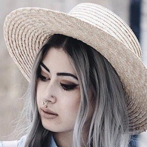 Leopoldine Cannibale, 30 (Blogger)