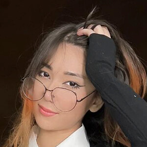 Lesli Sayl, 28 (TikTok Star)