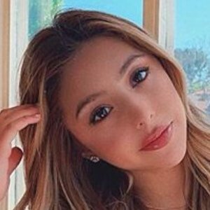 Leslie Hernandez image 6