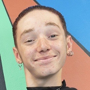 Lewis Blissett, 21 (Popsänger)