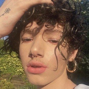 Lewis Blissett, 21 (Popsänger)