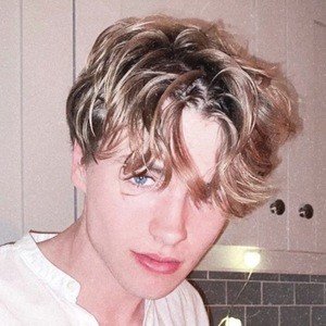 Lewis Kelly, 28 (Modella)