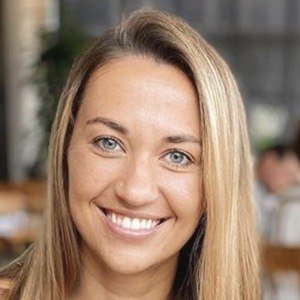 Lexi Hayden, 32 (Pop Singer)