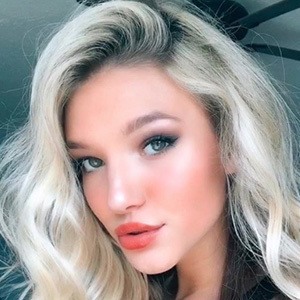Lexie Holt, 24 (TikTok Star)