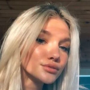 Lexie Holt, 24 (TikTok Star)