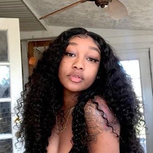 Lexis Makiah, 25 (YouTube明星)