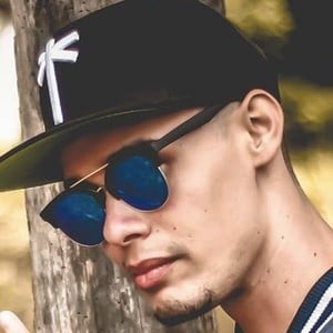 Leycang El Grandioso, 33 (说唱歌手)