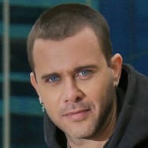 Li One, 42 (流行歌手)