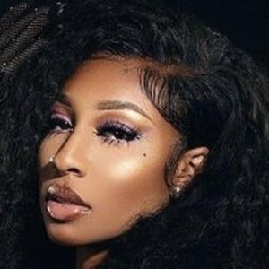 lightskinkim, 32 (Instagram明星)