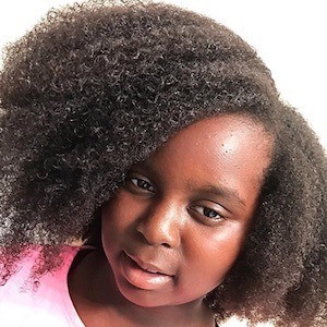 Lil Sis, 17 (Estrella de YouTube)