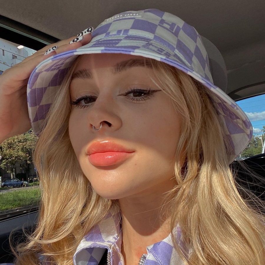 Lila Janowska, 28 (Instagram Star)