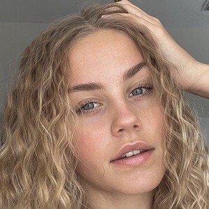 Lily April Rose, 21 (YouTube明星)