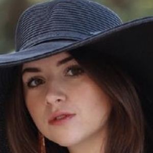 Lily Spinner, 22 (模特)