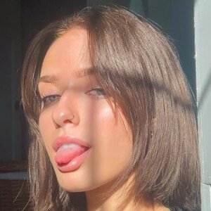 Lily Weber image 7