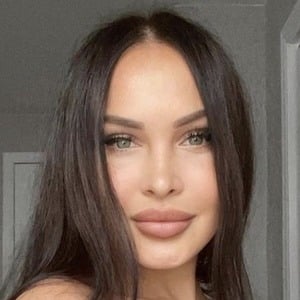 Lina Valentina, 33 (Painter)
