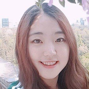 Lina Woo, 33 (YouTube Star)