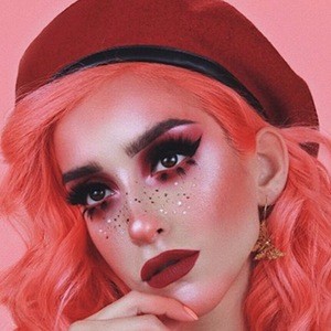 LinaBugz, 33 (Instagram Star)