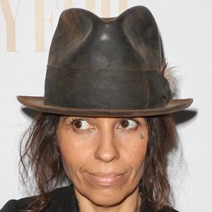Linda Perry image 7