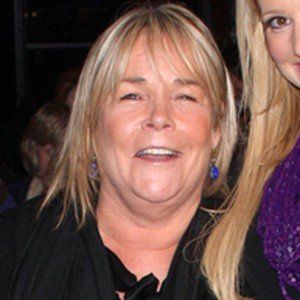 Linda Robson, 65 (电视女演员)