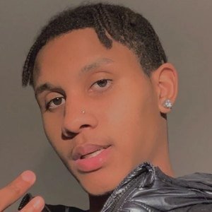 Linden Sarens, 22 (TikTok明星)