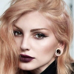 Lindsay Woods, 31 (YouTube Star)