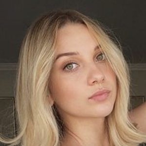 Linsey Urrea, 25 (藤星)