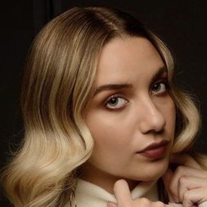 Linsey Urrea, 27 (Vine Star)