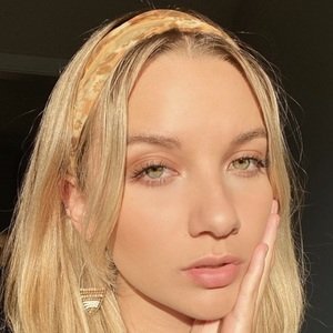 Linsey Urrea, 27 (Vine Star)